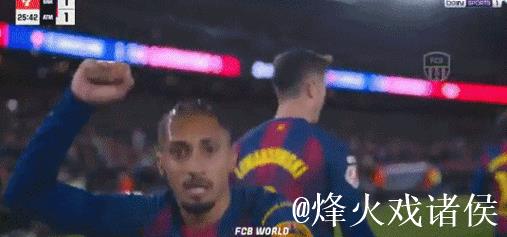 巴萨9000万巨星救主:单刀打空门 亲吻队徽!4万人鼓掌致敬 巴萨9000万巨星救主:单刀打空门 亲吻队徽!4万人鼓掌致敬