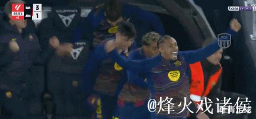 巴萨9000万巨星救主:单刀打空门 亲吻队徽!4万人鼓掌致敬 巴萨9000万巨星救主:单刀打空门 亲吻队徽!4万人鼓掌致敬